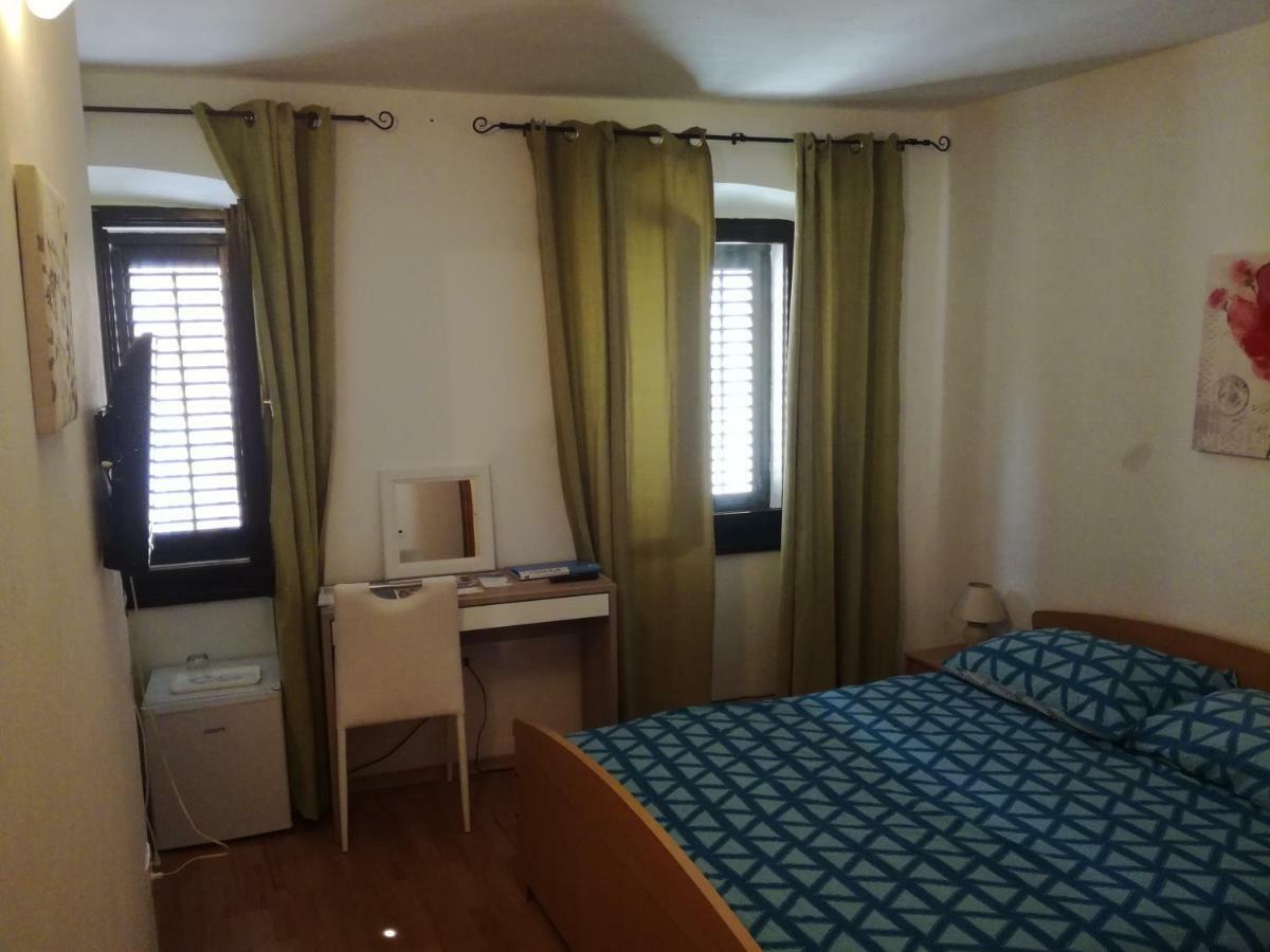 אומאג Guest House Kvartin מראה חיצוני תמונה