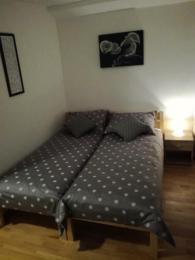 אומאג Guest House Kvartin מראה חיצוני תמונה
